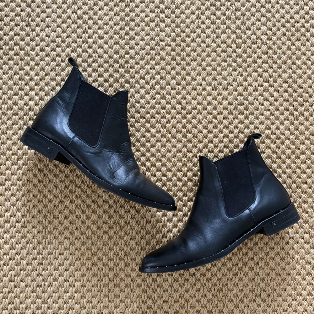Freda Salvador black leather Chelsea ankle boots. Size 7.